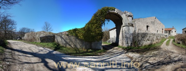Saepinum - Panoramica su Porta Benevento.